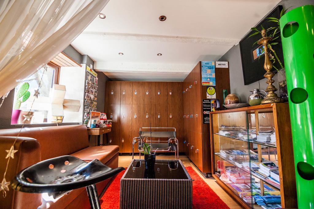 Borda Jovell Hostel Sispony Buitenkant foto